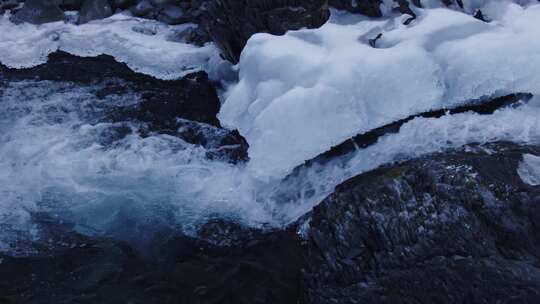 清澈山涧冰雪流水视频素材模板下载