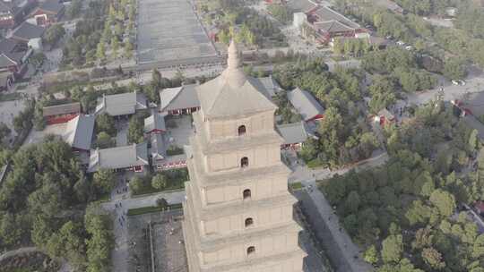 航拍视角下的西安大雁塔全景