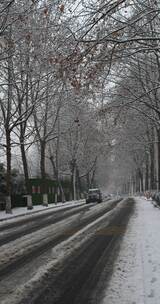 雪天城市的道路