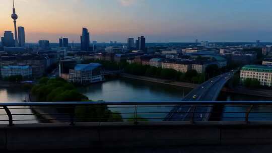 城市黄昏天际线全景