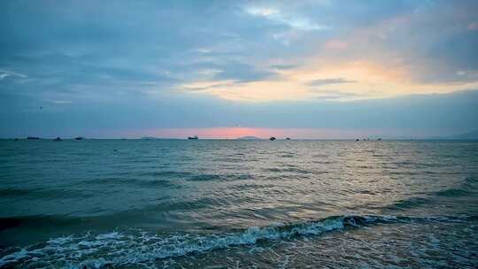 海南三亚椰梦长廊傍晚沙滩夕阳海浪