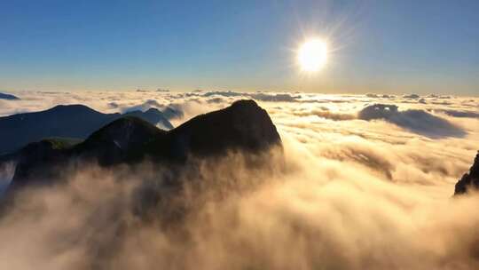 高山云海日出景象