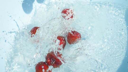 荔枝入水溅起水花素材