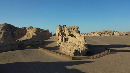 新疆哈密五堡乡魔鬼城雅丹地貌戈壁荒漠