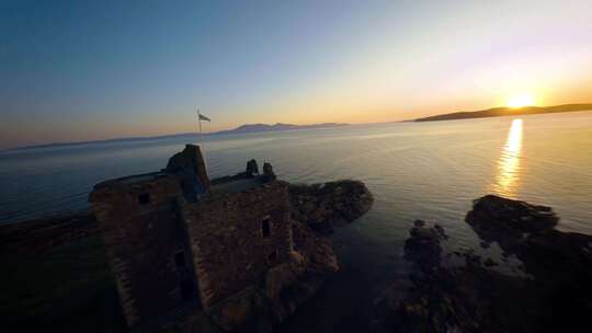FPV无人机航拍苏格兰海边海岸古堡海岛日出