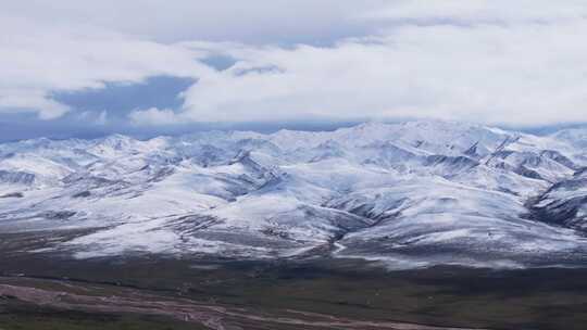 航拍青藏高原青海祁连山脉天境祁连雪山雪景