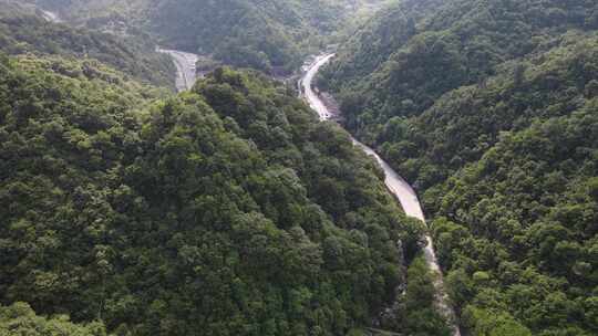 乡村 自然 溪流 村庄 航拍 蜂巢 森林