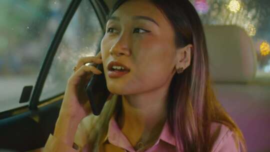 女人，汽车，开车，说话