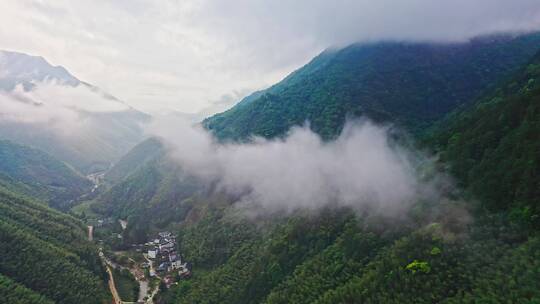 大山山脉峡谷云雾蒸气前进