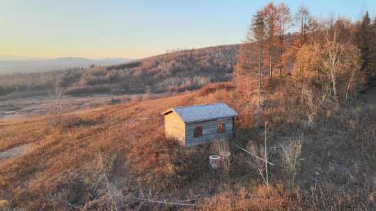 航拍-冬季北方夕阳的小屋