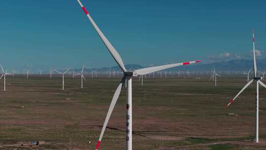 高原上的风力发电机