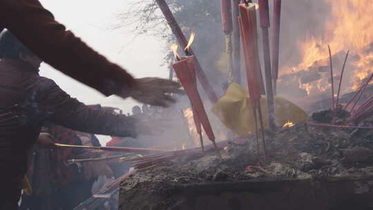 民间活动风俗人群祭拜信仰烧高香菩萨保佑