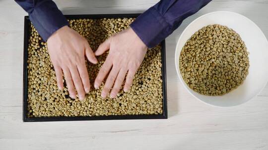 烘焙咖啡豆 挑选 4k.05视频素材模板下载
