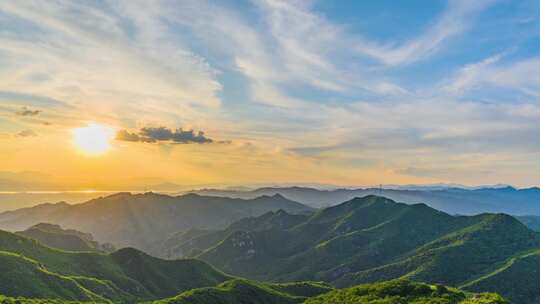 夏季傍晚群山日落夕阳晚霞航拍