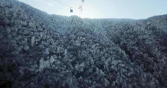 江西庐山风景区交通索道上行雪景视频