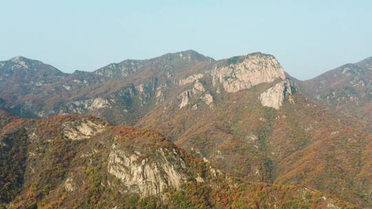 航拍秋季北京喇叭沟门景区的群山