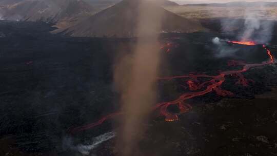 火山喷发岩浆涌动火山爆发实拍无人机航拍