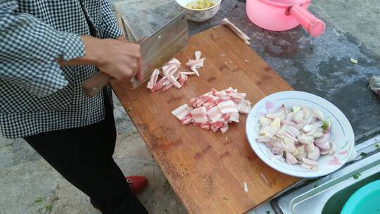 切肉切新鲜猪肉 (2)