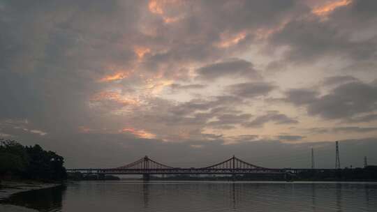 夕阳下的东莞东江大桥景观延时