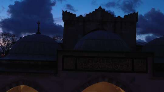 苏莱曼尼耶清真寺和伊斯坦布尔市日落鸟瞰