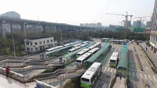 上海中环共和新路综合客运交通枢纽公交站视频素材模板下载