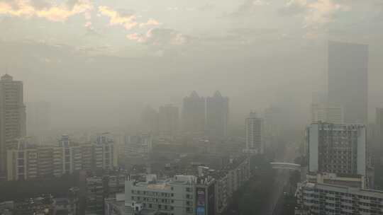 城市雾霾晨曦