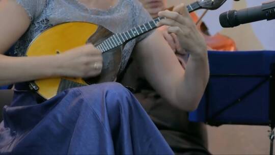 弹奏琵琶的女人视频素材模板下载