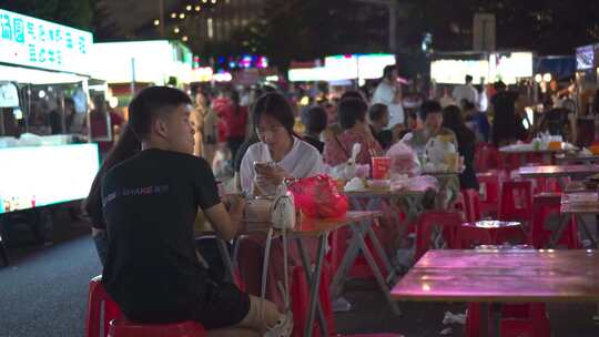 福建泉州泰禾夜市网红打卡小吃街路边摊美食