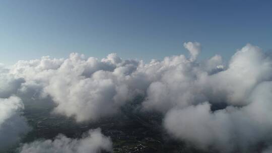 上海临港雨后的云 穿云素材