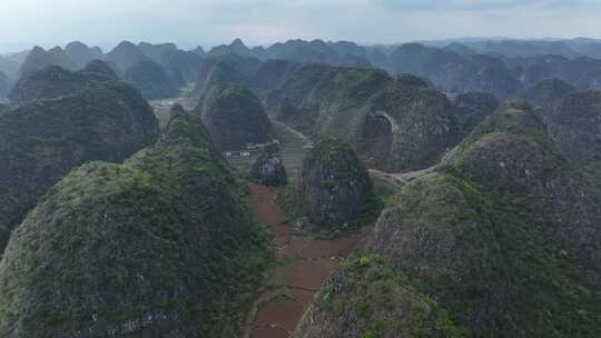 贵州安顺市高荡村千年布依古寨峰林风光