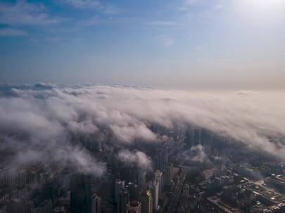 青岛五四广场上空的平流雾景象
