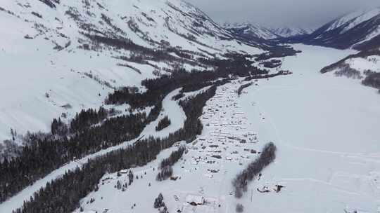 航拍冬季新疆阿勒泰禾木雪景雪山森林村落