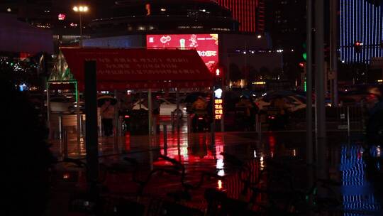 夜晚的城市街头