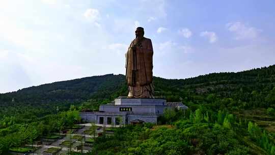 尼山孔子雕像