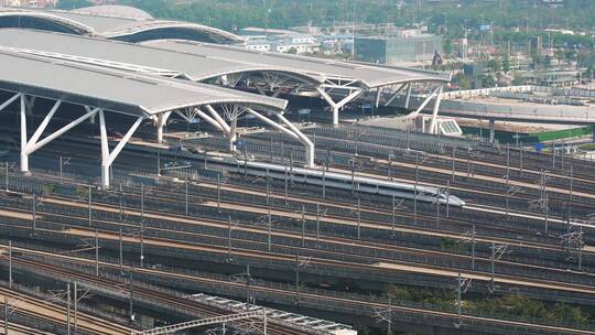 4K高清广州南站高铁进出站 列车 和谐号高铁视频素材模板下载