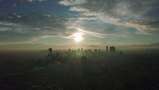 4k-航拍日出云雾中的城市