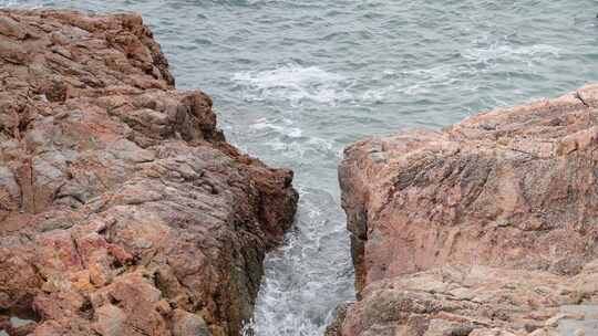 深圳海岸线-大梅沙礁石风起浪涌