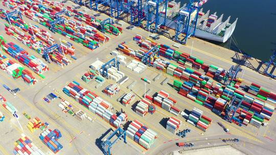 上海港口集装箱货物-进口-出口物流贸易航拍视频素材模板下载