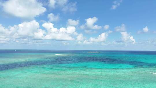 西沙群岛海域蓝绿色玻璃海实拍航拍4K