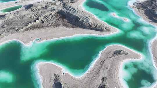 青海海西大柴旦翡翠湖沙地湖面航拍视频