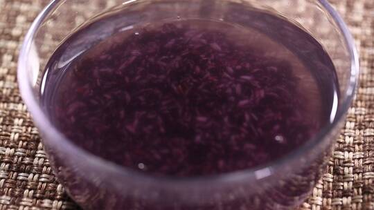 通过紫米黑米提取花青素