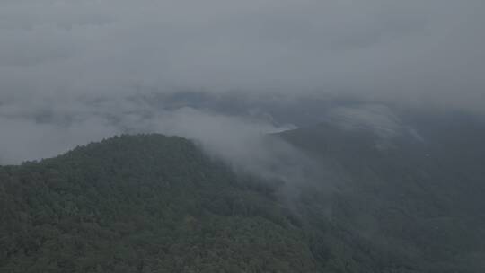 云里的大山