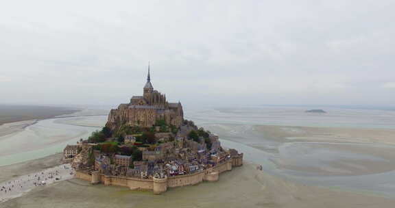 法国小岛上的法国城堡Le Mont Saint Michel无人机拍摄范围广在诺曼底典型G