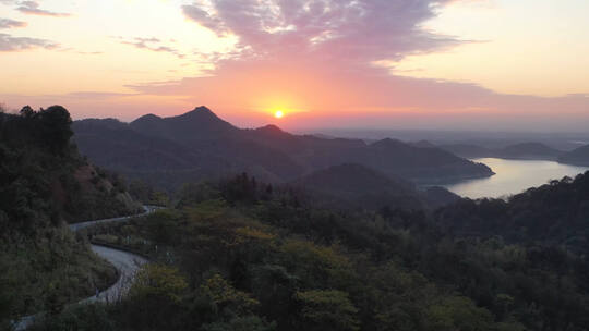 夕阳湖光山色