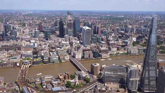 伦敦桥和碎片大厦、塔桥、平底锅展示了伦敦金融城和坎农街车站。