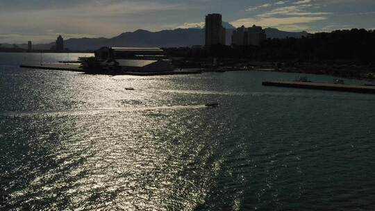 大海度假马来西亚海边海岛蓝色大海日出