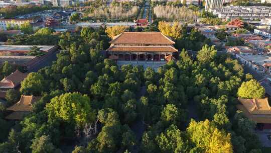 深秋泰安，岱庙色彩斑驳