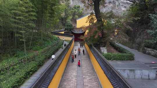 黄色围墙寺庙过道航拍