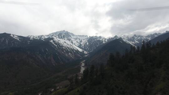 川西高原雪山视频素材模板下载