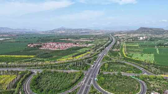 延时+实景 田野上的高速公路互通枢纽